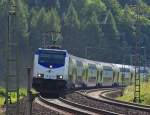 Metronom nach G�ttingen, gezogen von ME146-18, legt sich bei Freden(Leine) ...