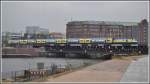Eine Diesellok der BR246 zieht den Metronom nach Cuxhaven �ber ...
