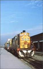 Fr den Nachtschnellzug nach Mexicali wurden in Guadalajara vier Alco Dieslloks dem stattlichen Zug vorgespannt. Fr die Fahrt ber die Sierra Madre hinunter nach Mazatlan am Pazifik war diese Zugkraft auch ntig. (Archiv 02/77)