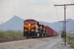 4744 + 4668 + 4734 Kansas City Southern Railway de Mexico in der Sierra Madre auf dem Weg nach Monterrey am 13.09.2012. 