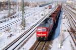 MEG 318 bespannt am 14.02.10 den Kohleleerzug von Dessau nach ...