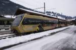 MOB Montreux - Berner Oberland - Bahn In Zweisimmen steht am 16.1.10 ein Pendelzug mit dem ABt 341, dem Be 4/4 5001 und dem Bt 241.