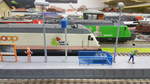 Stelldichein im Bahnhof St.Margrethen mit den beiden Roco Re 460 mit der Werbung für die beiden grössten Detailhändler der Schweiz.