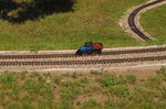 Ein kleiner Schienen-Lkw am 03.06.2015 auf der Anlage im Nadmorski Park Miniatur in Dziwnów.