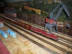 Modellbahn von Mirko Schmidt Auch die beiden V100 stammen noch aus DDR-Produktion und haben ungef�hr mein Alter.Hier sind gleich zwei 110er vor einem Sch�ttgutganzzug.