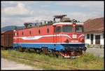 In einem Seitengleis des Bahnhofs Podgorica ohne Fahrdraht stand am 16.5.2017 die Elektrolok 461-044.