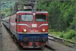 Vermutlich in Branesci vor dem Zlatibor Tunnel kreuzt uns ein weiterer Reisezug mit der montenegrinischen 461-043.