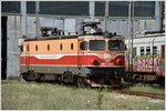 461-043 im Personenzugsdienst abgestellt im Depot Podgorica. Aufnahme ab öffentlichem Fussweg. (03.08.2016)