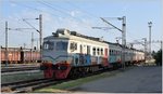 Regio 6163 mit RVR (Rīgas Vagonbūves Rūpnīca) 412-049/050 verlässt Podgorica Richtung Bar. (01.08.2016)