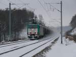 Montzenlinie Aachen-Montzen-Vise Winterimpressionen aus Ostbelgien. Cobra-Lok 2829 mit einem Kesselwagenzug im Wald bei Moresnet-Chapelle von Aachen-West kommend in Richtung Montzen. Aufgenommen am 09/01/2010.