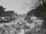 Montzenlinie Aachen-Montzen-Vise Winterimpressionen aus Ostbelgien. Cobra-Lok 2813 auf dem leicht absch�ssigen St�ck im Wald bei Moresnet-Chapelle. Nach der langgezogenen Rechtskurve wird sie nach einigen hundert Metern auf den Viadukt von Moresnet auffahren, wo die Tf einen beneidenswert tollen Ausblick auf die Landschaft haben. Aufgenommen am 10/01/2010. 