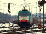 Montzenlinie Aachen-Montzen-Vise Cobra 186 222 mit einem Kalkzug am 30.01.2010 bei der Ausfahrt aus Aachen West auf dem Weg �ber die Montzenroute nach Belgien.