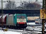 Montzenlinie Aachen-Montzen-Vise 186 229-1 mit einem gemischten G�terzug von Belgien kommend bei der Einfahrt in Aachen West am 13.02.2010. 