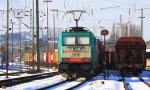 Die Cobra 2810 steht bei Schnee und Sonne in Aachen-West ...