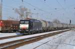 mrce-mitsui-rail-capital-europe Mit einem sehr freundlichen Lokf�hrer an Bord f�hrt ES64F4-034 am 17.02.10 mit einem Kesselwagenzug durch Eilenburg in Richtung Leipzig.
Gruss zur�ck und danke f�r die Vorf�hrung der Schuppenhupe !