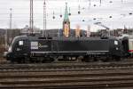 Die ES 64 U2-001 (182 501-7) mit IC 2862 in ...