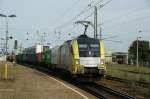 ES 64 U2-063 zieht einen Containerg�terzug Richtung St.P�lten durch Wien ...