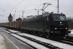MRCE 185 547-7 f�hrt am 23.02. 10 mit einen Holz Ganzzug ...
