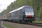 MRCE ER 20-008 zieht am 27.04. 10 einen Holz Ganzzug gen ...