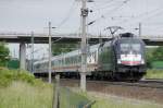 ES 64 U2 - 034 der MRCE mit dem IC ...