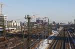 ICE im Abstellgleis vor dem Hauptbahnhof M�nchen. Links die Neubauten, ...