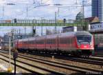 Vorbeifahrt eines RE200 in M�nchen-Hirschgarten in Richtung Zielbahnhof M�nchen Hbf  ...