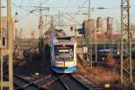 munchen-sonstige Die BOB Bahn bei der Einfahrt in dem Bahnhof Donnersbergerbr�cke bei Sonnenuntergang im sp�ten November 2009.