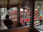Muottas Muragl Im Wagen 2 der Standseilbahn Muottas Muragl. Wir sind auf halbem Weg und kreuzen Wagen 1. Wintereinbruch im Engadin, 05. Sept. 2007, 13:46