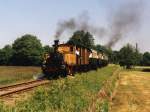museum-buurt-spoorweg-haaksbergen 2 en 6 der MBS mit Dampfzug 104S Boekelo-Haaksbergen bei Boekelo am 24-5-2001. Bild und scan: Date Jan de Vries.