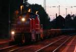 Nachtaufnahmen Die 294 725-7 zieht Flachwagen um 22.10 durch Krefeld oppum am 24.07.2010