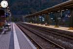 Thale Hbf. am 22.10.2010.
Der Zug nach Halberstadt ist gerade ausgefahren. ...