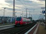 Die zweiteilige Talent 2-Garnitur 442 003 durchf�hrt aus Richtung Erfurt/Jena ...