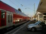 Nebenbahnstimmung in Neuenburg, hier parken auch die Autos auf dem ...