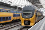 IC 3028 Nijmegen - Den Helder steht am 05.09.2016 in Amsterdam Centraal.