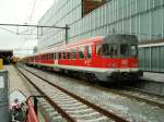 Ein Dieseltriebwagen der DB-Baureihe 624 im Bahnhof von Enschede am 23.10.2004.