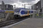 19.07.12, Amsterdam Centraal; Osteinfahrt, ein SLT befhrt bei der Einfahrt eine doppelte GLeisverbindung auf geradem Strang