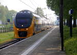 Ein Holländischer Doppeldecker aus Maastricht(NL) nach Alkmaar(NL) und fährt durch Geleen-Lutterade und fährt in Richtung Sittard(NL). 
Aufgenommen in Geleen-Lutterade(NL).
Bei schönem Frühlingswetter am Nachmittag vom 1.5.2019. 