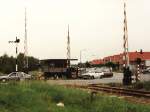 Altes Formsignal, Blockstelle und Bahnbergang auf die Gterstrecke zwischen Born und Sittard in Born am 20-08-1992.