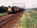 Dieselpower in Holland. Loks 2212, 2215, 2207 und 2270 mit Gterzug 48117 Maasvlakte-Dillingen bei Barendrecht am 15-7-1994. Bild und scan: Date Jan de Vries.