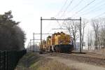 303001 (STRUKTON) mit einem Bauzug bei Vlierden am 1-4-2013.