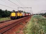 6487 und 6445 mit Gterzug 42545 Maasvlakte-Antwerpen auf Bahnhof Barendrecht am 15-7-1994.