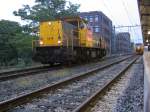 Loc 6436 als losse loc richting Almelo te Hengelo. Rechts DM'90 3426 - 31 augustus 2006