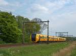 Die  Büffel  NS 3448 und 3435 sind als RE 7956 Enschede - Zwolle am 11.05.17 in Hengelo unterwegs.