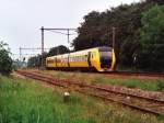 3416 mit Regionalzug 7935 Zwolle-Enschede bei Hengelo am 3-6-2000.
