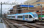 brengdirect setzt auf der Verbindung von Arnhem nach Doetichem Stadler-GTW 2/8 ein, hier ein solcher Triebzug bei der Einfahrt in Arnhem Centraal