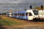 Arriva 382 mit 279 (Stadler GTW 2/8 + GTW 2/6) als RS11 Nijmegen - Roermond in Blerick am 11.11.2023.