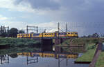 NS 186 auf der Brücke des Apeldoorns Kanaal, als S-17857 von Apeldoorn nach Zutphen. Apeldoorn, 28.06.1997, 17.10u. Scanbild 7373, Fujichrome100.