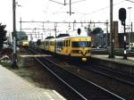 DEII 183 mit afweichende Front und Regionalzug 17835 Apeldoorn-Zutphen auf Bahnhof Zutphen am 22-9-1995.