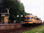 186 mit Regionalzug 31054 Marinberg-Almelo bei Vriezenveen am 7-5-2001. Bild und scan: Date Jan de Vries.