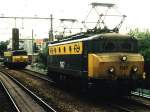 1147 und im Hintergrund 1144 auf Bahnhof Arnhem am 30-8-1996. Bild und scan: Date Jan de Vries.